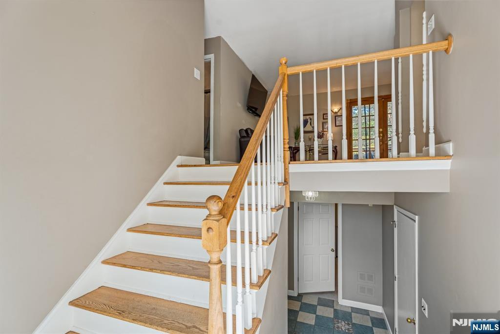 26 Meslar Road Morris Township, NJ 07950 - Photo 2 of 37