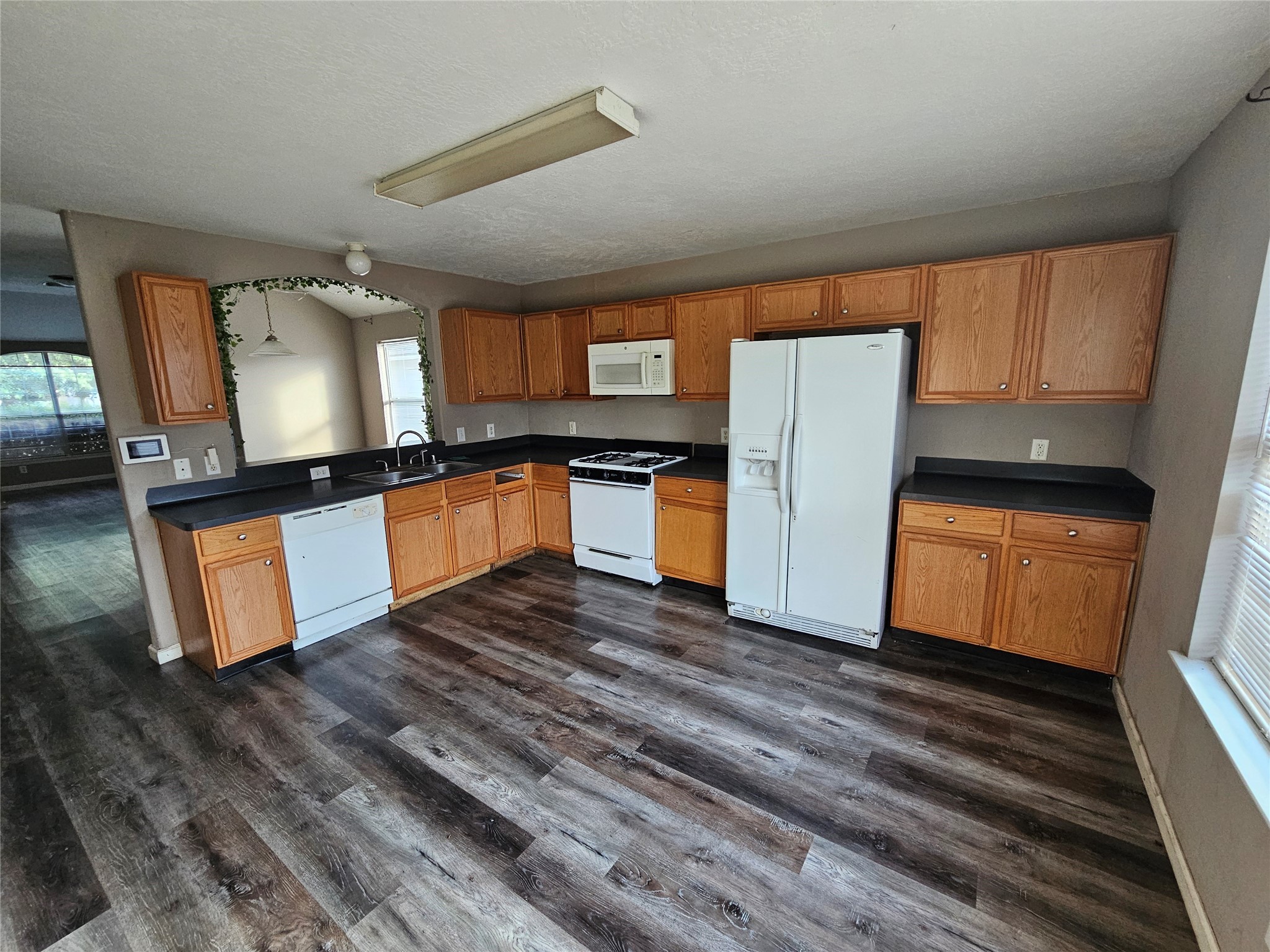 6319 Nullarbor Court Katy, TX 77449 - Photo 9 of 24 a kitchen with granite countertop a refrigerator and a stove