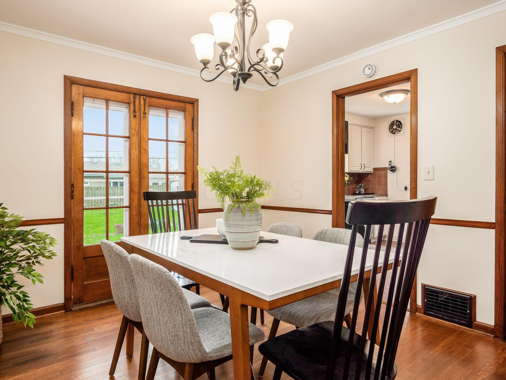 376 Chase Road Columbus, OH 43214 - Photo 13 of 82 Dining Room