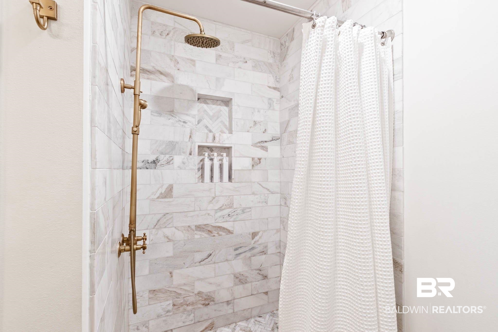 20685 Lowry Drive Fairhope, AL 36532 - Photo 29 of 48 Bathroom with tiled shower