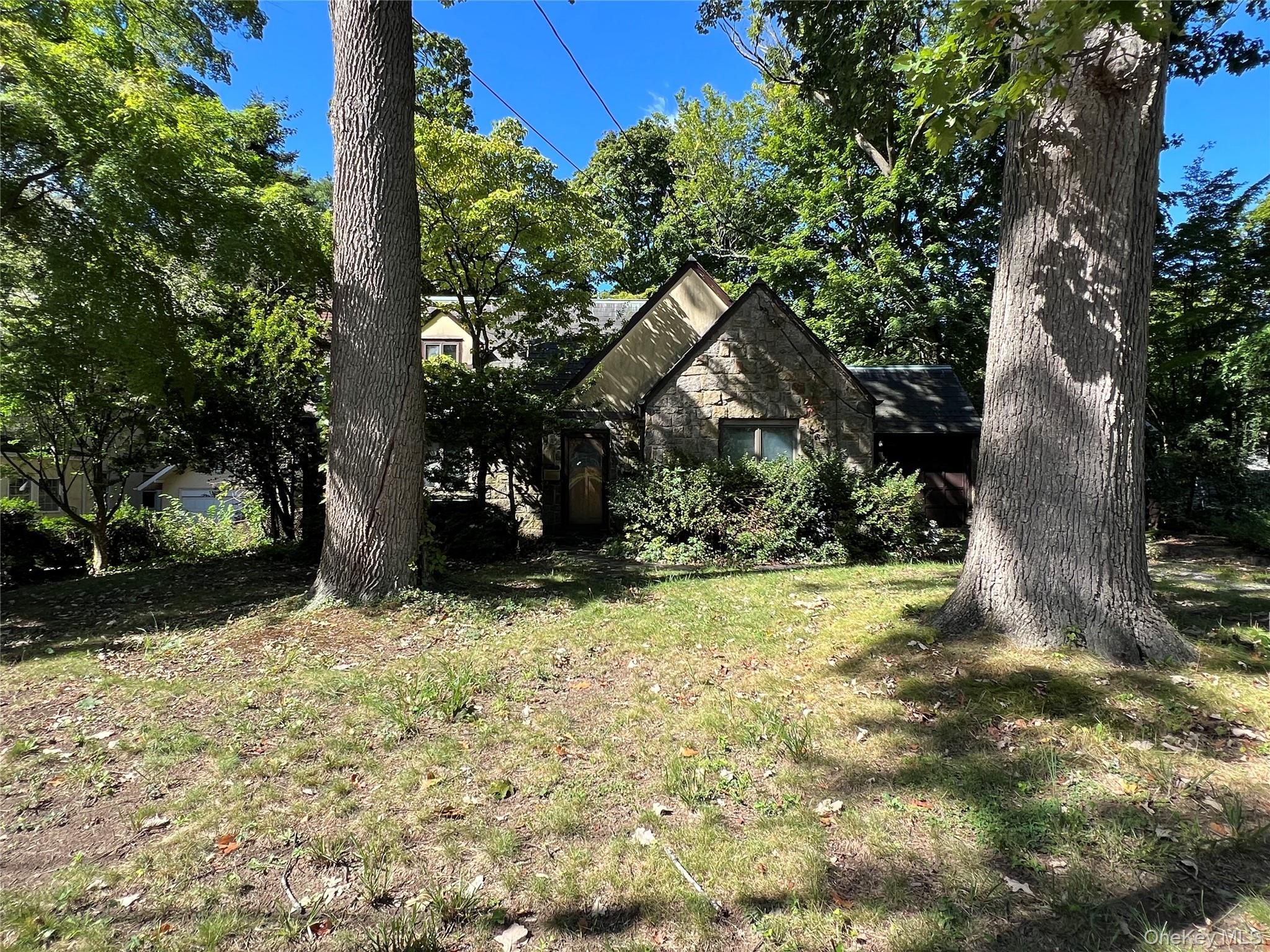 116 Huntington Road Port Washington, NY 11050 - Photo 2 of 5 Gallery Image 2