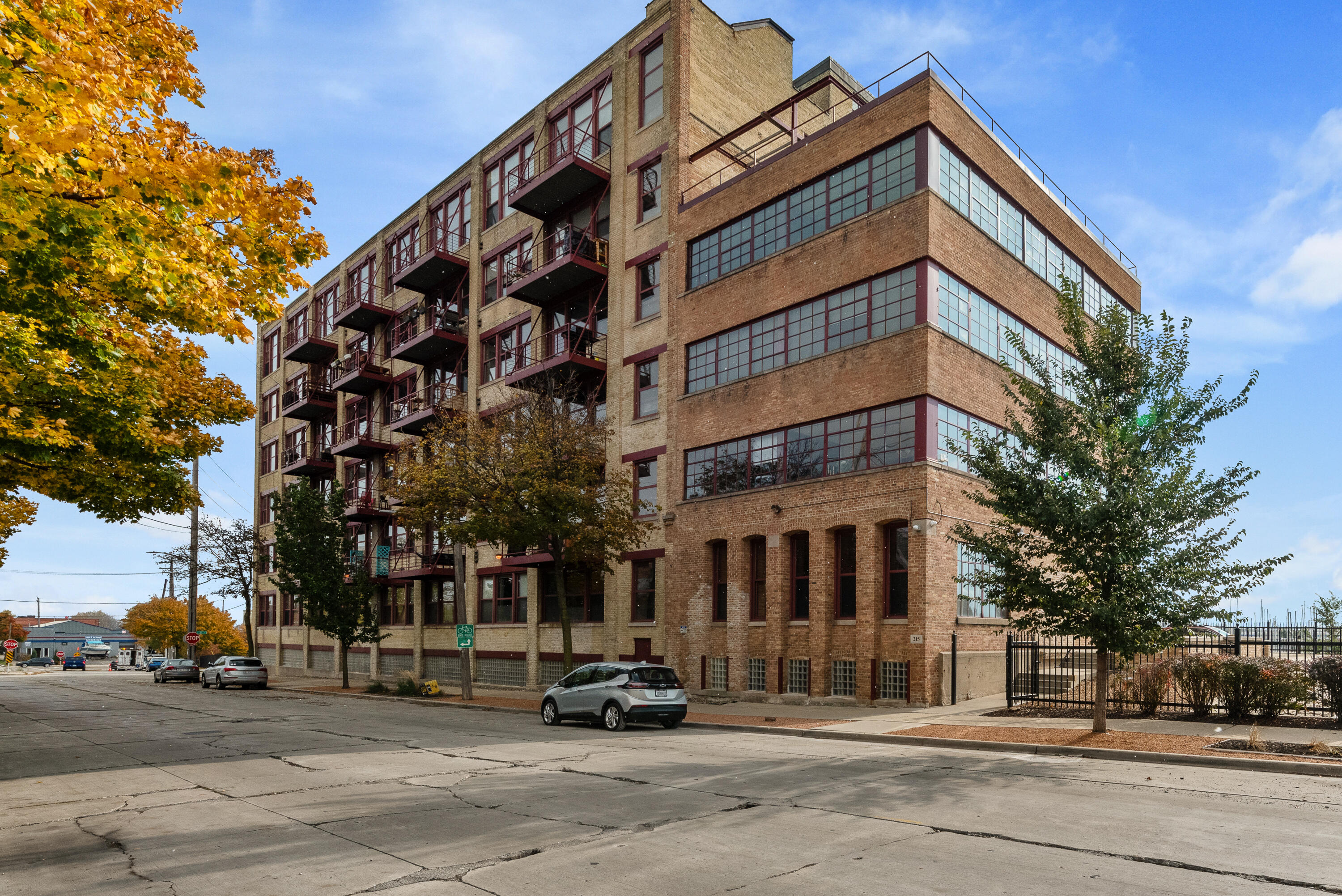 215 W Maple St, Unit 13-1