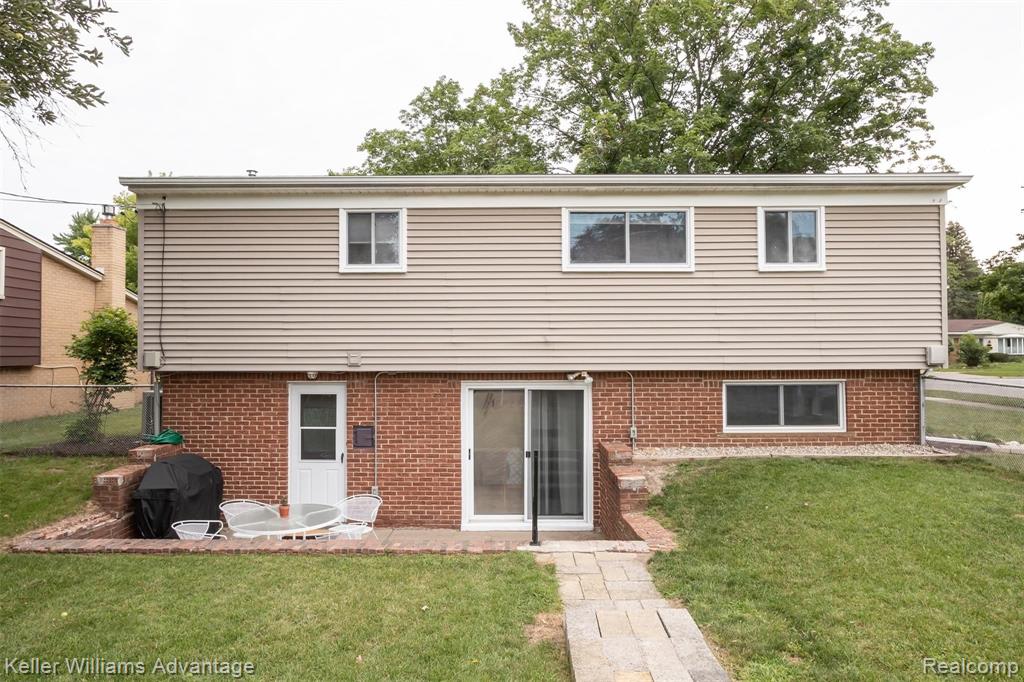 1429 North Pine Street Rochester Hills, MI 48307 - Photo 36 of 41