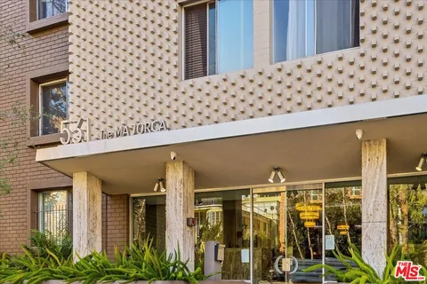 $1,095,000 | 531 North Rossmore Avenue, Unit 204, Los Angeles, CA 90004