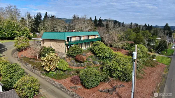 $1,200,000 | 910 Barnhart Street, Raymond, WA 98577