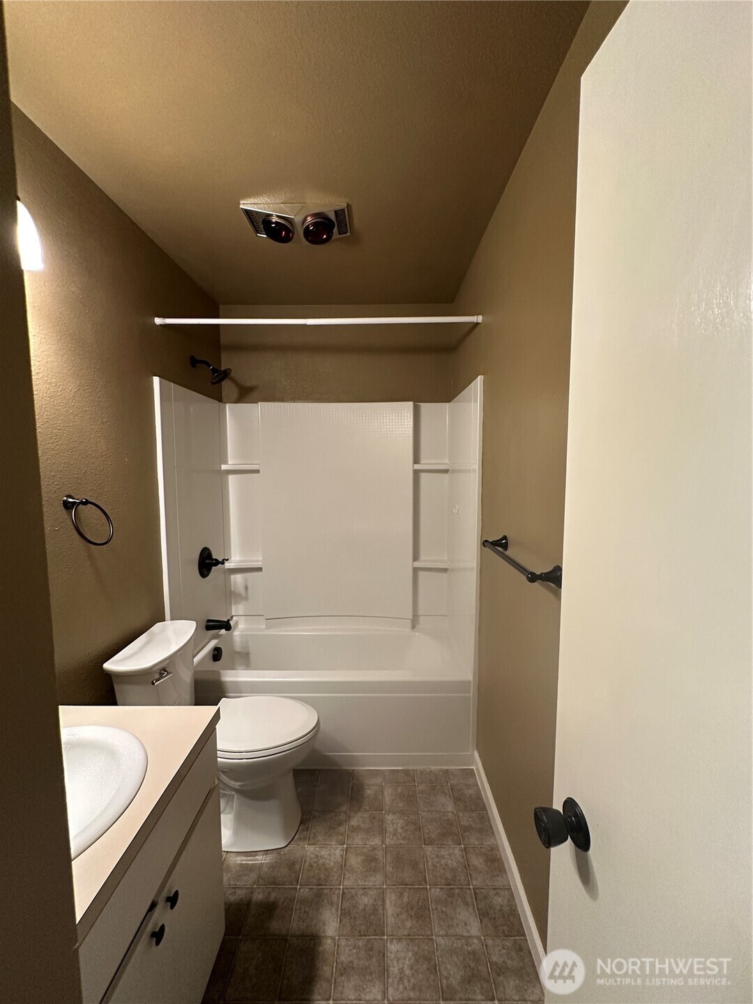 910 Barnhart Street Raymond, WA 98577 - Photo 24 of 38 a bathroom with a sink a toilet and shower