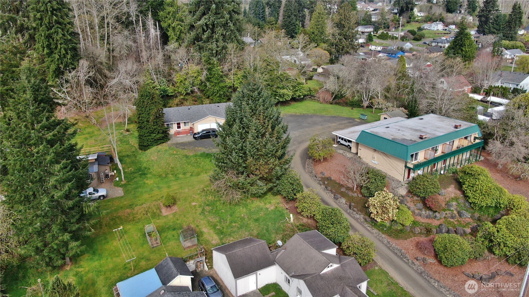 910 Barnhart Street Raymond, WA 98577 - Photo 33 of 38 an aerial view of a house with a yard