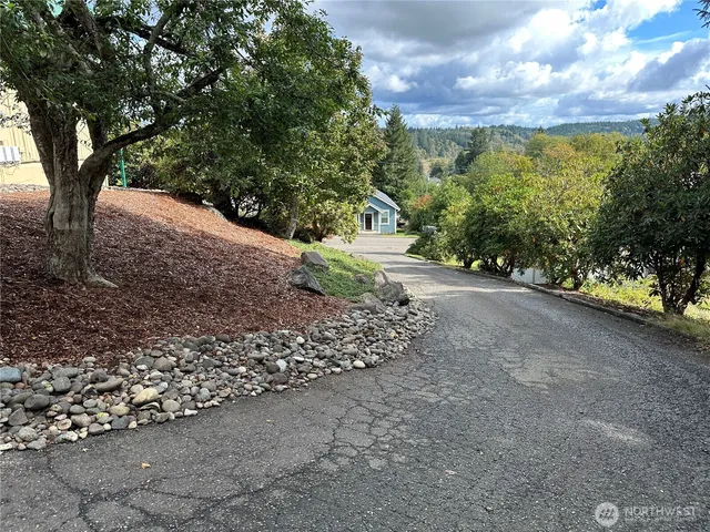 $1,200,000 | 910 Barnhart Street, Raymond, WA 98577