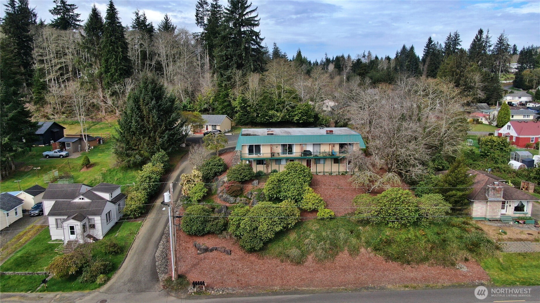 910 Barnhart Street Raymond, WA 98577 - Photo 37 of 38 an aerial view of a house with a garden