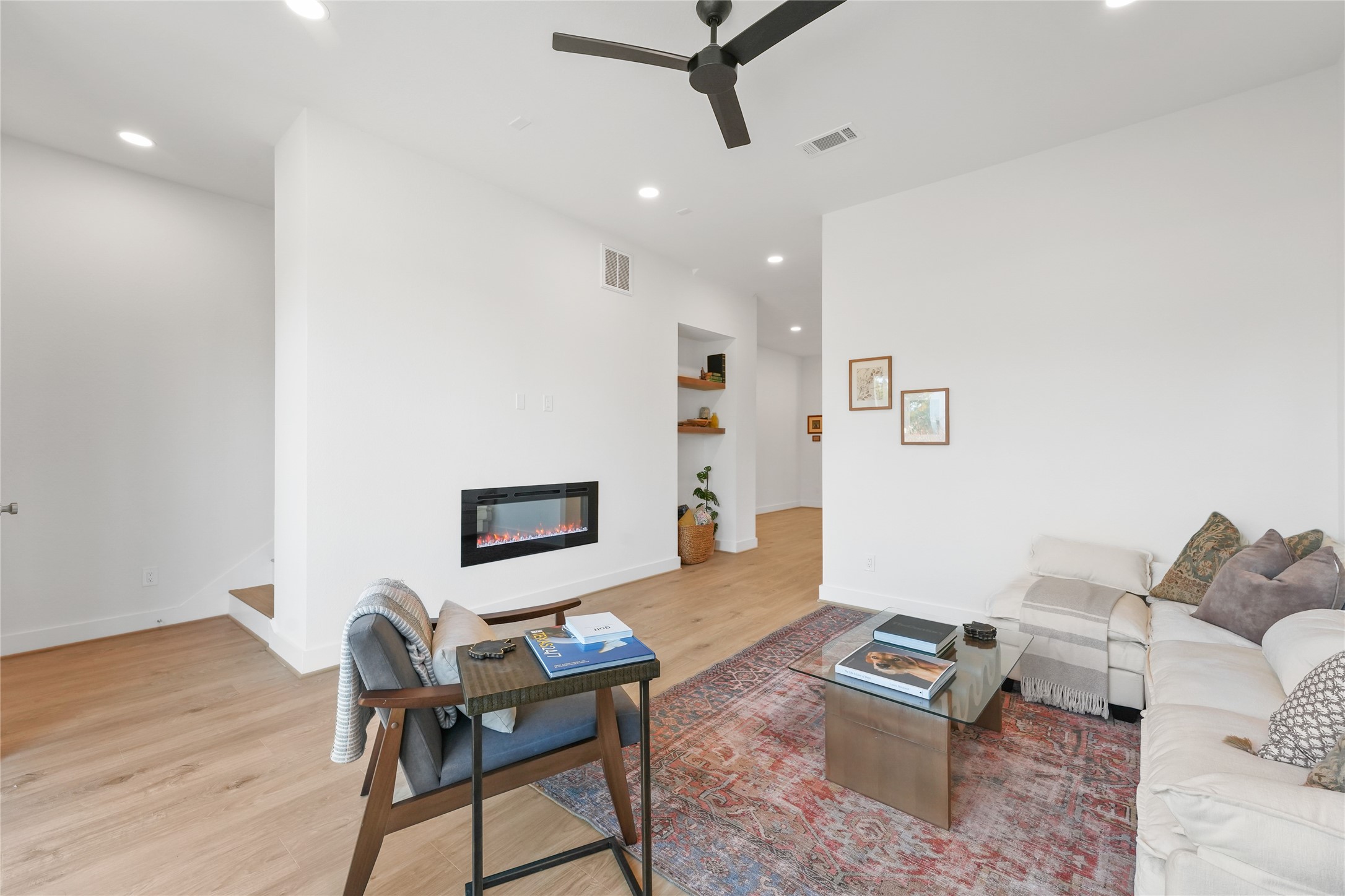 1503 Vermont Street, Unit A Houston, TX 77006 - Photo 11 of 38 Living Room