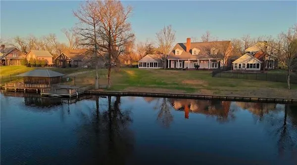 $1,135,000 | 164 Melrose Bend Boulevard, Natchez, LA 71456