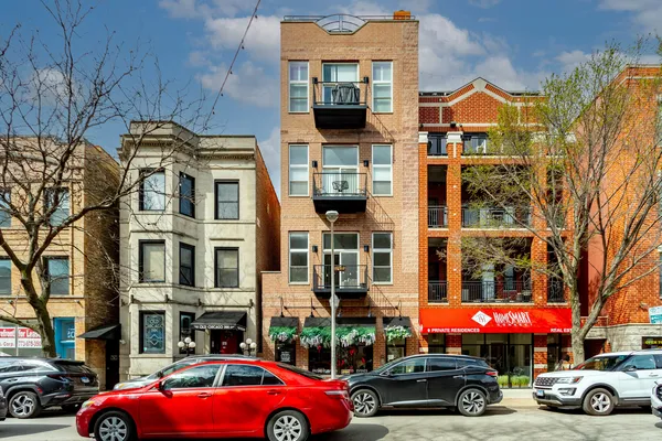 $3,995 | 3226 North Sheffield Avenue, Unit 2, Chicago, IL 60657