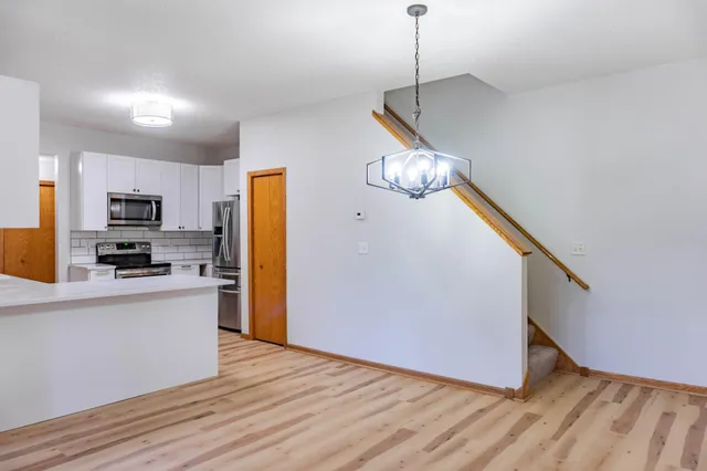 $2,250 | 1122 Crystal Place West, Chaska, MN 55318