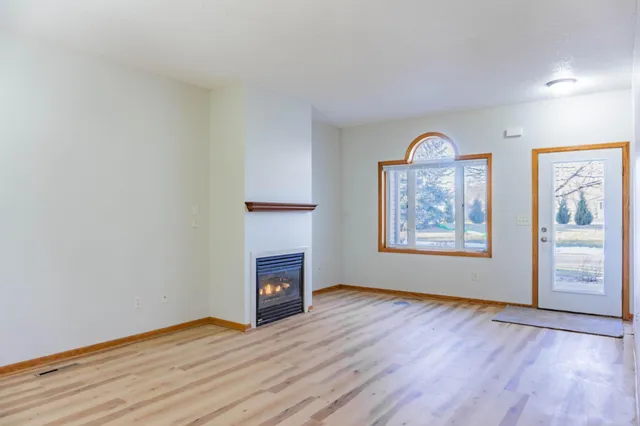 $2,250 | 1122 Crystal Place West, Chaska, MN 55318