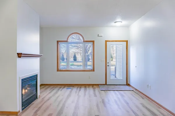 $2,250 | 1122 Crystal Place West, Chaska, MN 55318