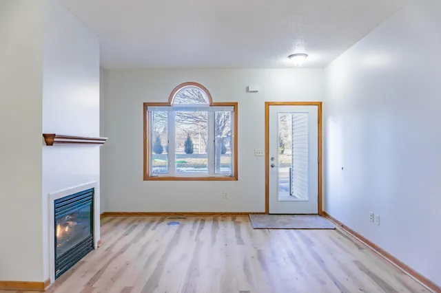 $2,250 | 1122 Crystal Place West, Chaska, MN 55318