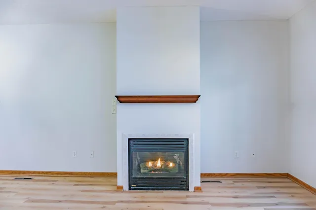 $2,250 | 1122 Crystal Place West, Chaska, MN 55318