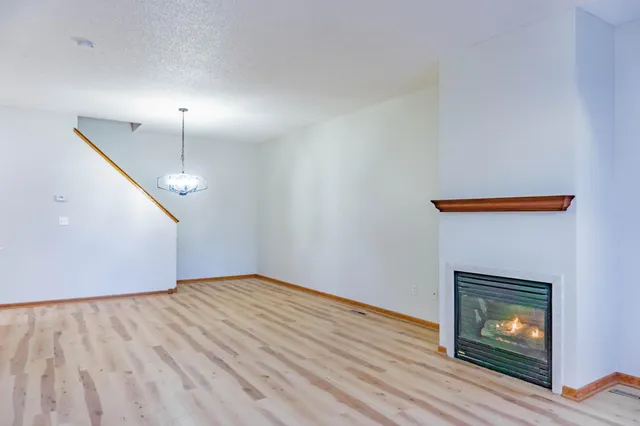 $2,250 | 1122 Crystal Place West, Chaska, MN 55318