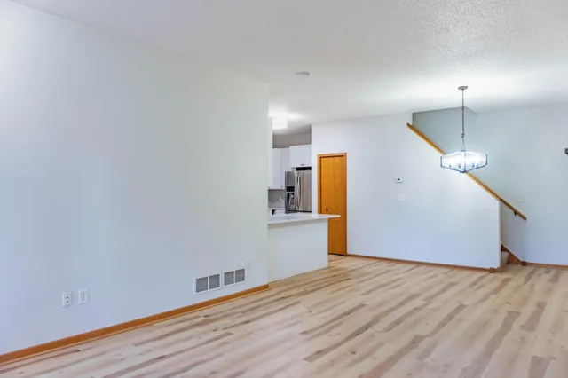 $2,250 | 1122 Crystal Place West, Chaska, MN 55318