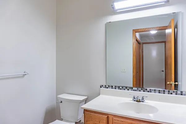 $2,250 | 1122 Crystal Place West, Chaska, MN 55318