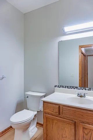 $2,250 | 1122 Crystal Place West, Chaska, MN 55318