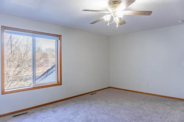 $2,250 | 1122 Crystal Place West, Chaska, MN 55318