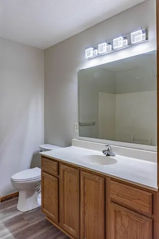 $2,250 | 1122 Crystal Place West, Chaska, MN 55318