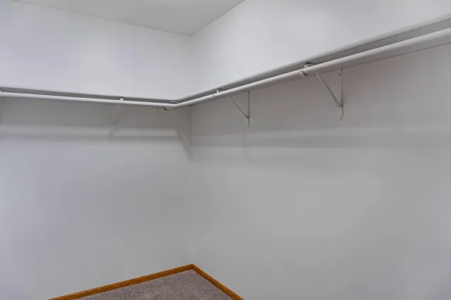 $2,250 | 1122 Crystal Place West, Chaska, MN 55318