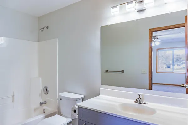 $2,250 | 1122 Crystal Place West, Chaska, MN 55318