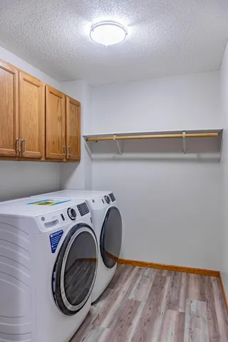 $2,250 | 1122 Crystal Place West, Chaska, MN 55318