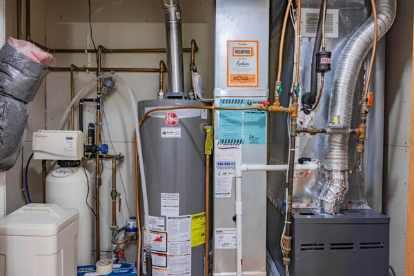 $2,250 | 1122 Crystal Place West, Chaska, MN 55318