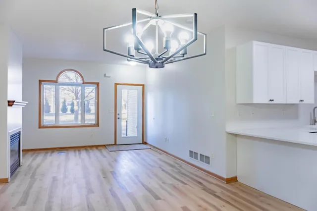 $2,250 | 1122 Crystal Place West, Chaska, MN 55318