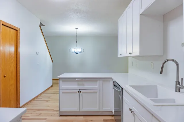 $2,250 | 1122 Crystal Place West, Chaska, MN 55318