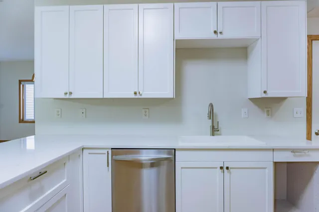 $2,250 | 1122 Crystal Place West, Chaska, MN 55318