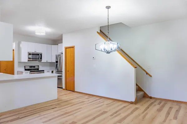 $2,250 | 1122 Crystal Place West, Chaska, MN 55318