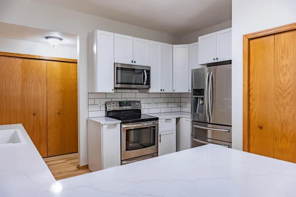 $2,250 | 1122 Crystal Place West, Chaska, MN 55318