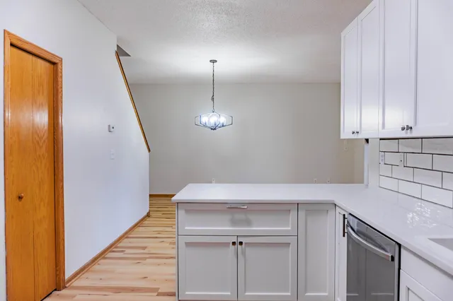 $2,250 | 1122 Crystal Place West, Chaska, MN 55318