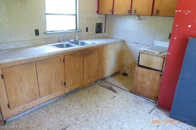 1056 Hicks Trail Road Walnut Cove, NC 27052 - Photo 10 of 11 kitchen