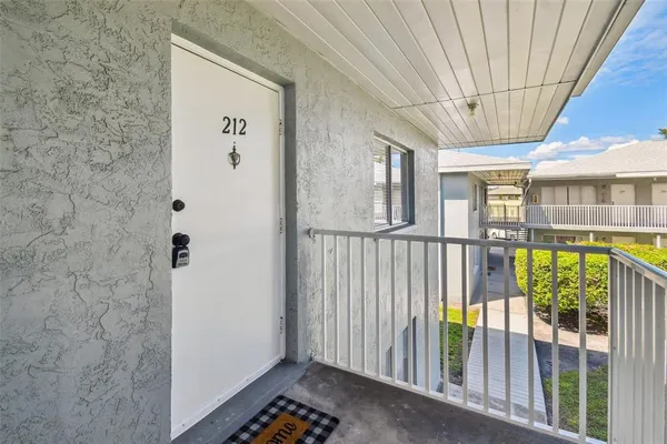 $1,495 | 379 47th Avenue North, Unit 212, St. Petersburg, FL 33703