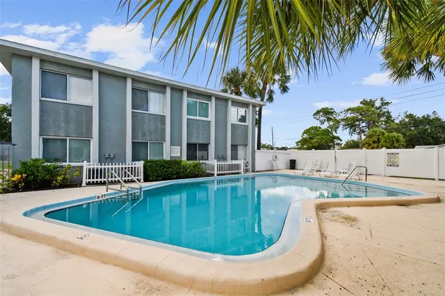 $1,600 | 379 47th Avenue North, Unit 212, St. Petersburg, FL 33703