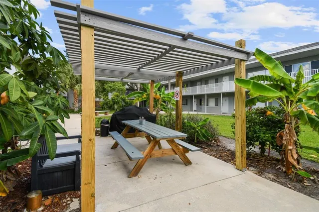 $1,600 | 379 47th Avenue North, Unit 212, St. Petersburg, FL 33703