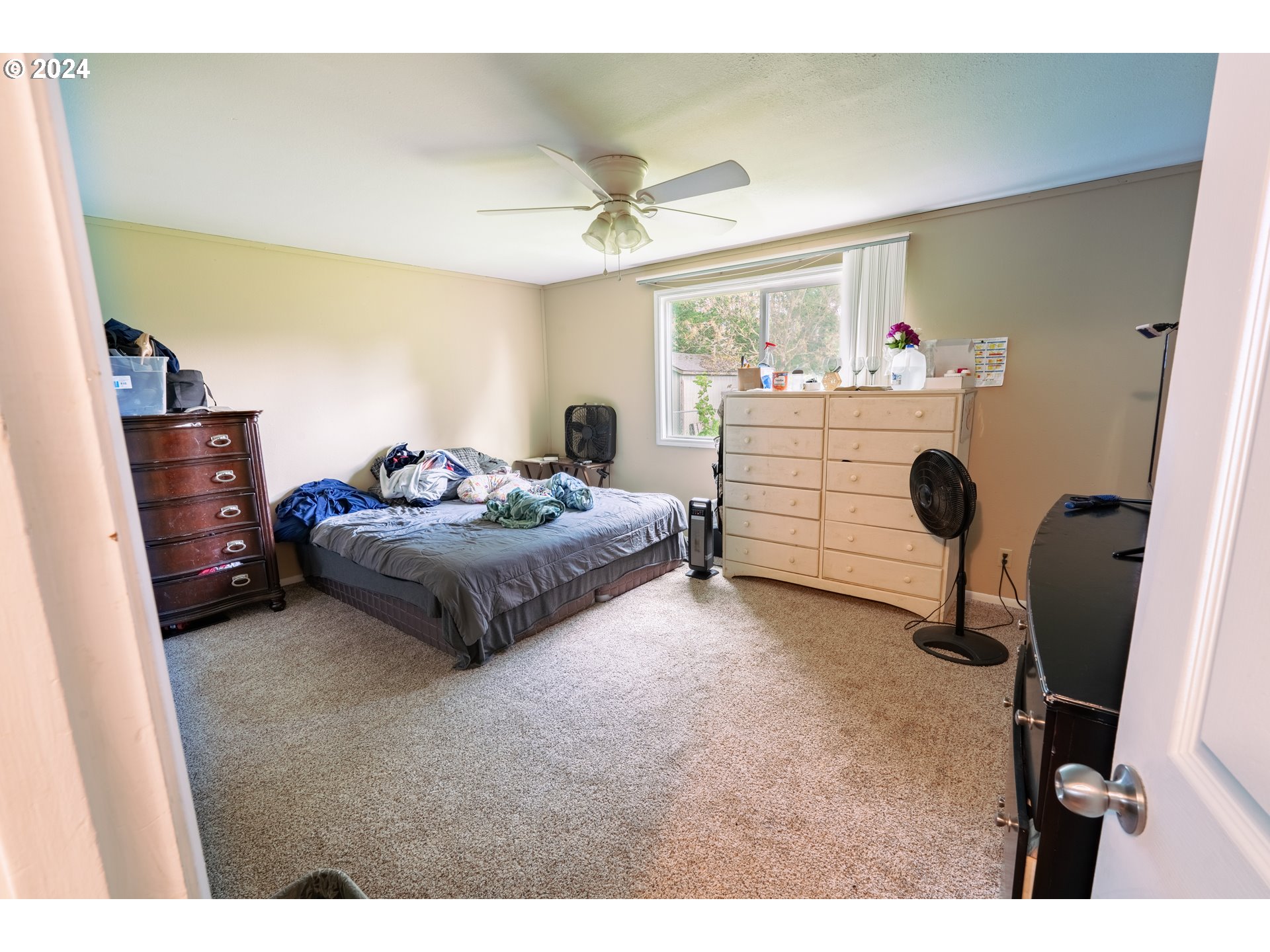 9111 Northeast 73rd Street Vancouver, WA 98662 - Photo 18 of 33 a living room with furniture and a window