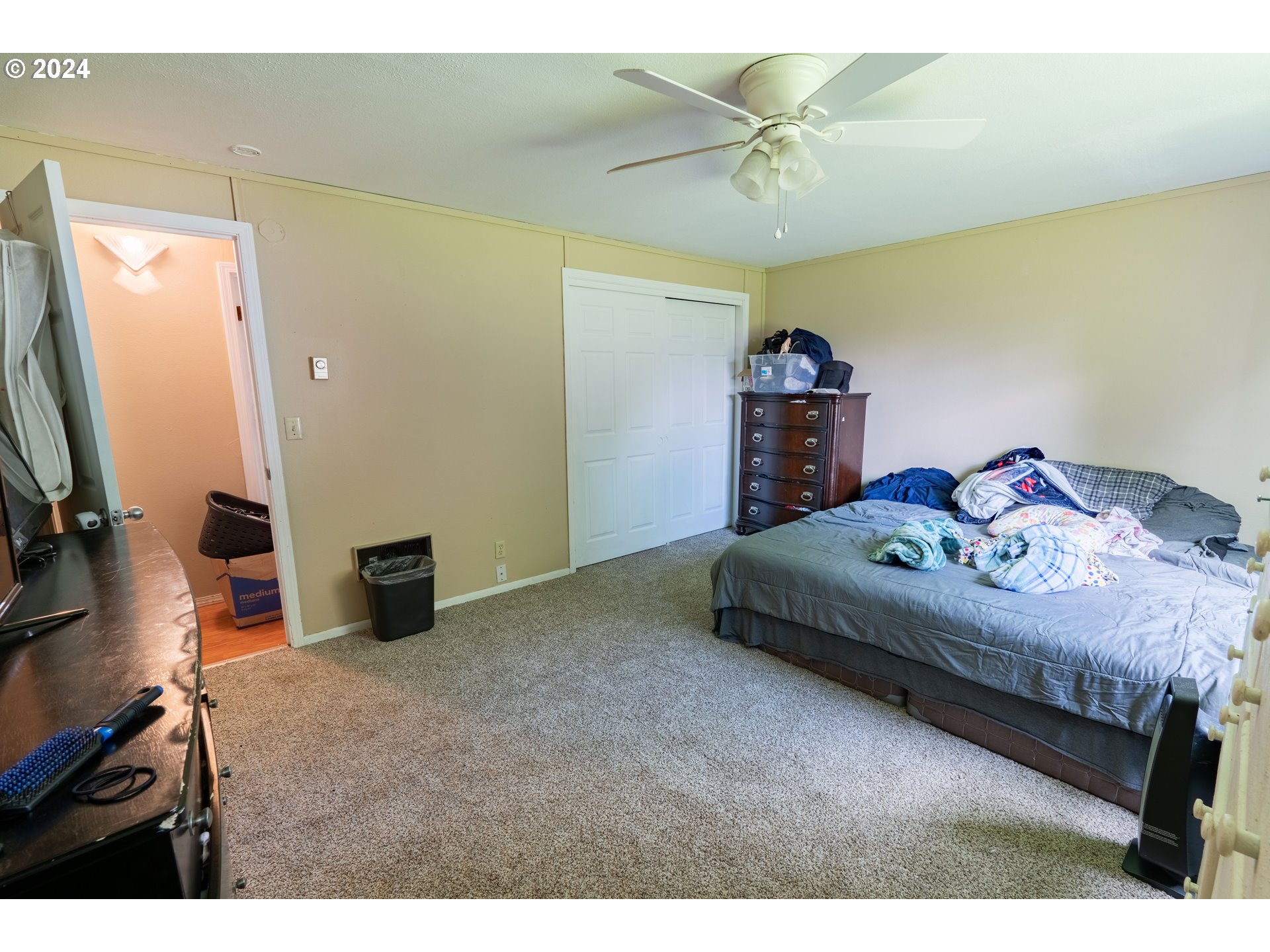9111 Northeast 73rd Street Vancouver, WA 98662 - Photo 20 of 33 a bedroom with a bed and a chandelier