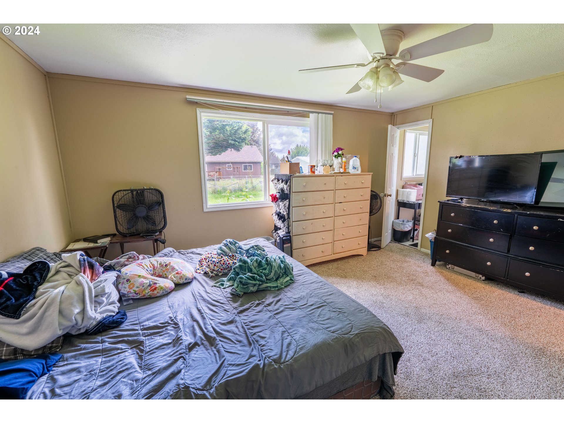 9111 Northeast 73rd Street Vancouver, WA 98662 - Photo 21 of 33 a bedroom with a bed and furniture