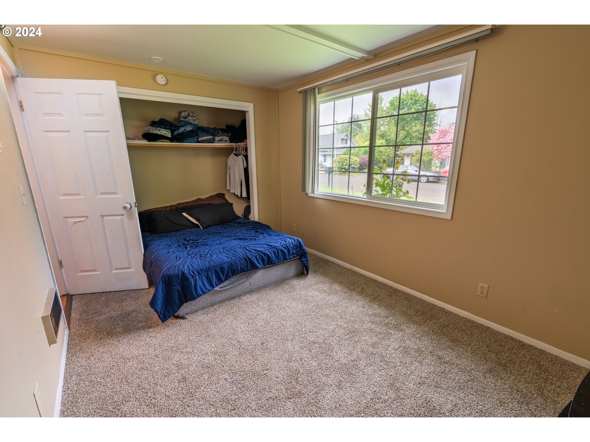 9111 Northeast 73rd Street Vancouver, WA 98662 - Photo 23 of 33 a bedroom with a bed and a window