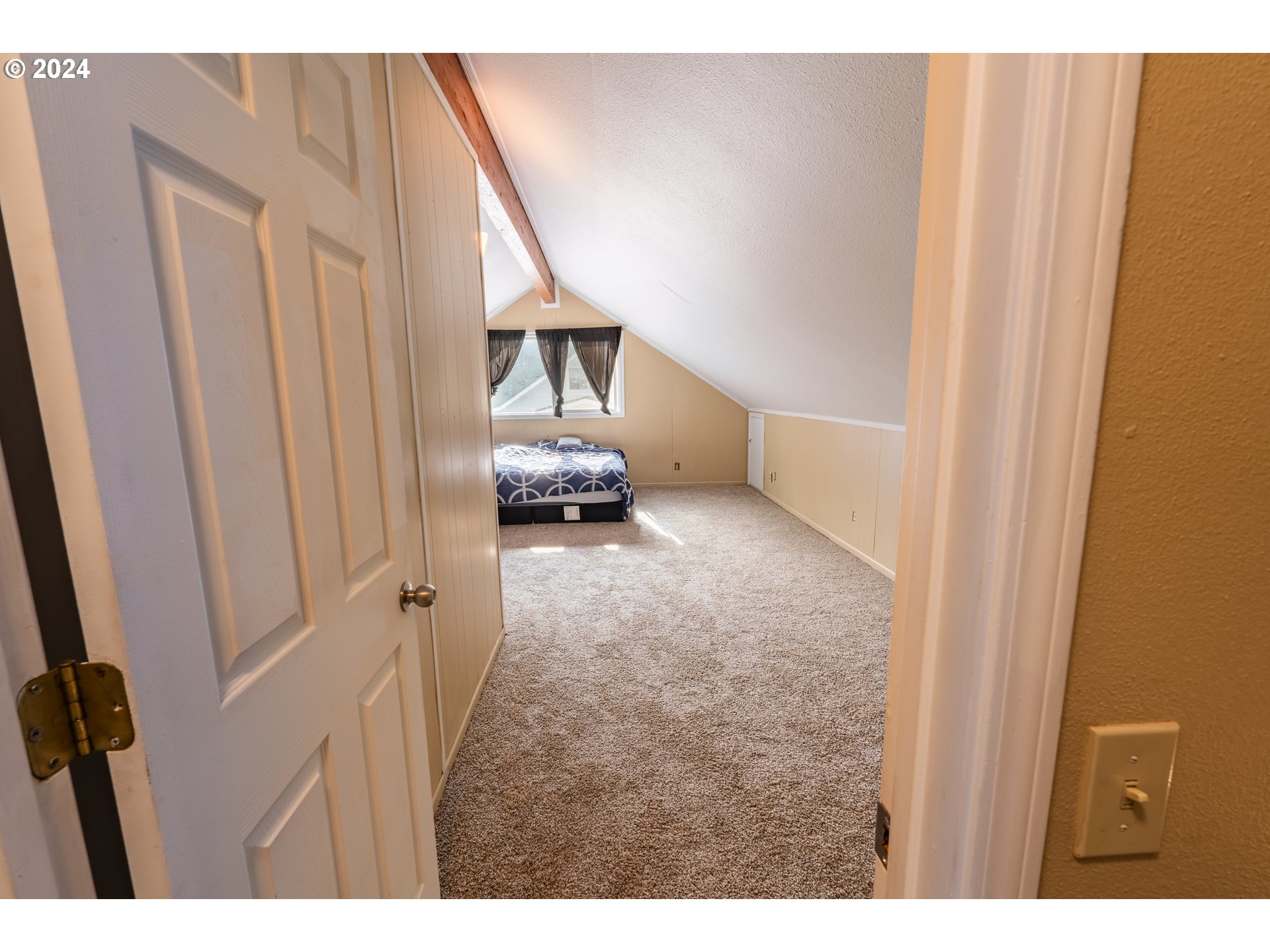 9111 Northeast 73rd Street Vancouver, WA 98662 - Photo 24 of 33 a view of an entryway with staircase