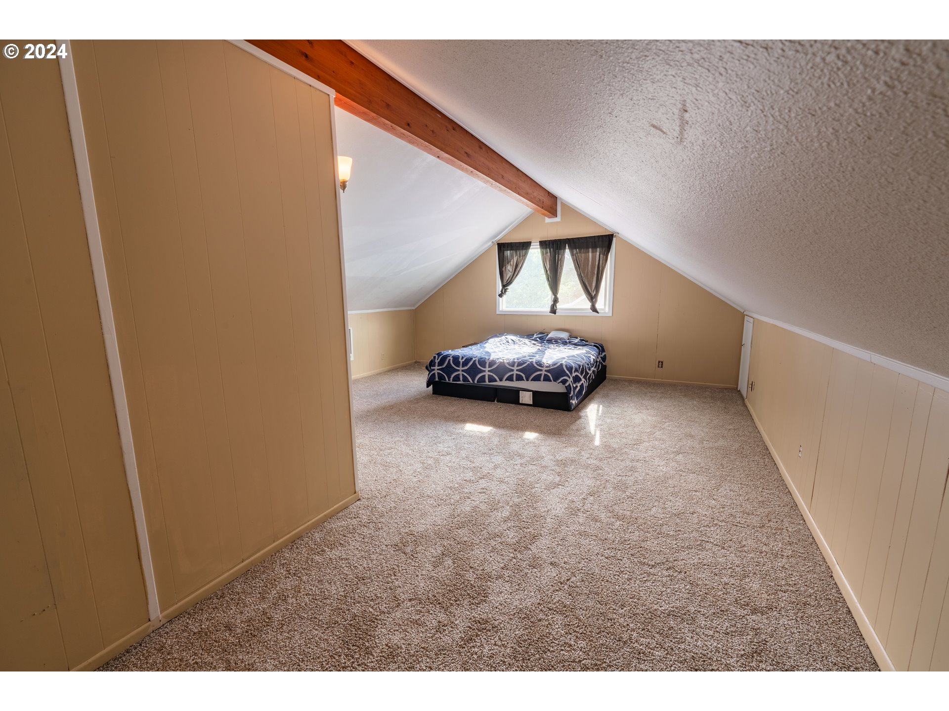 9111 Northeast 73rd Street Vancouver, WA 98662 - Photo 25 of 33 a view of a garage