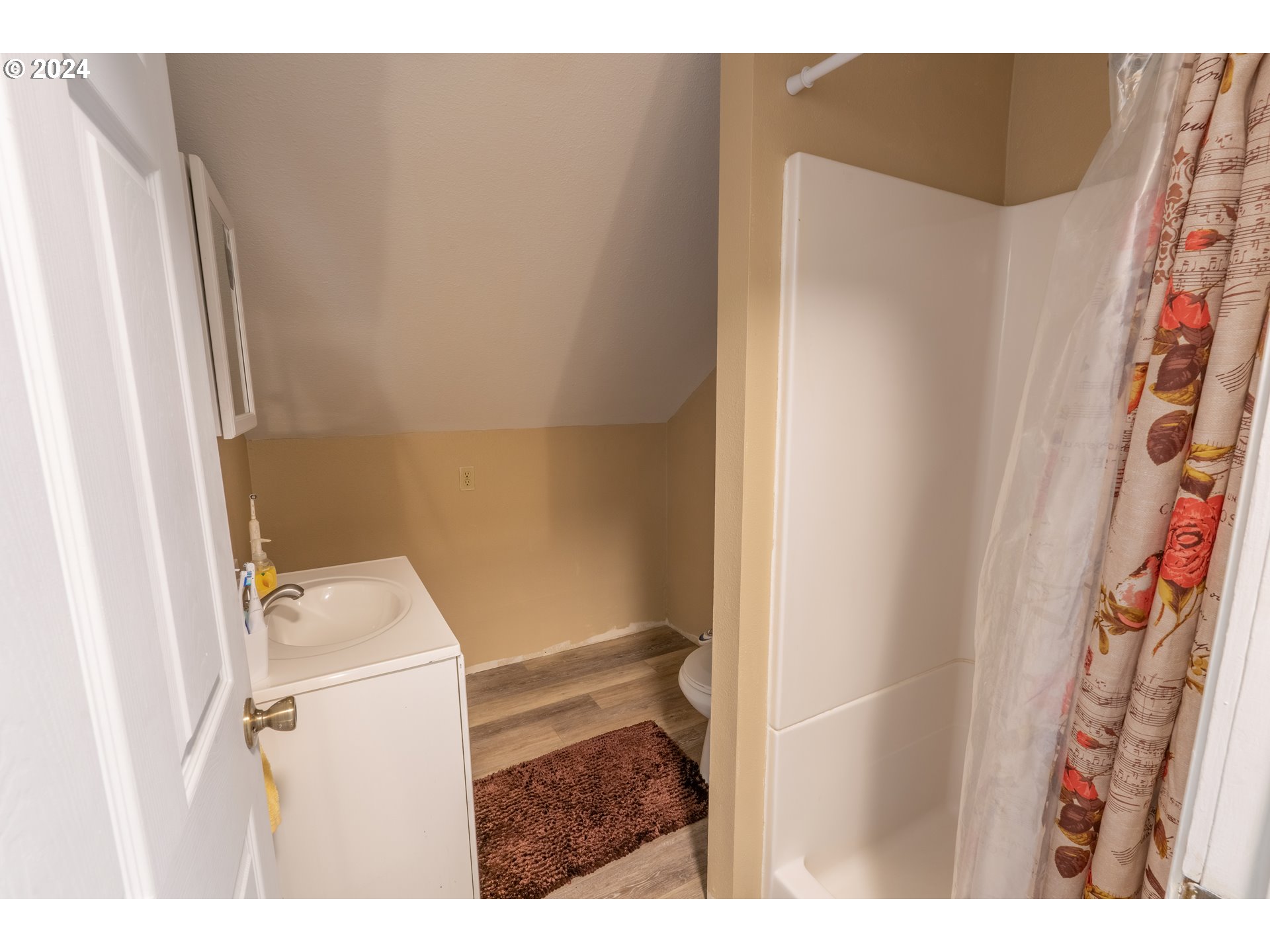 9111 Northeast 73rd Street Vancouver, WA 98662 - Photo 27 of 33 a bathroom with a sink and a mirror