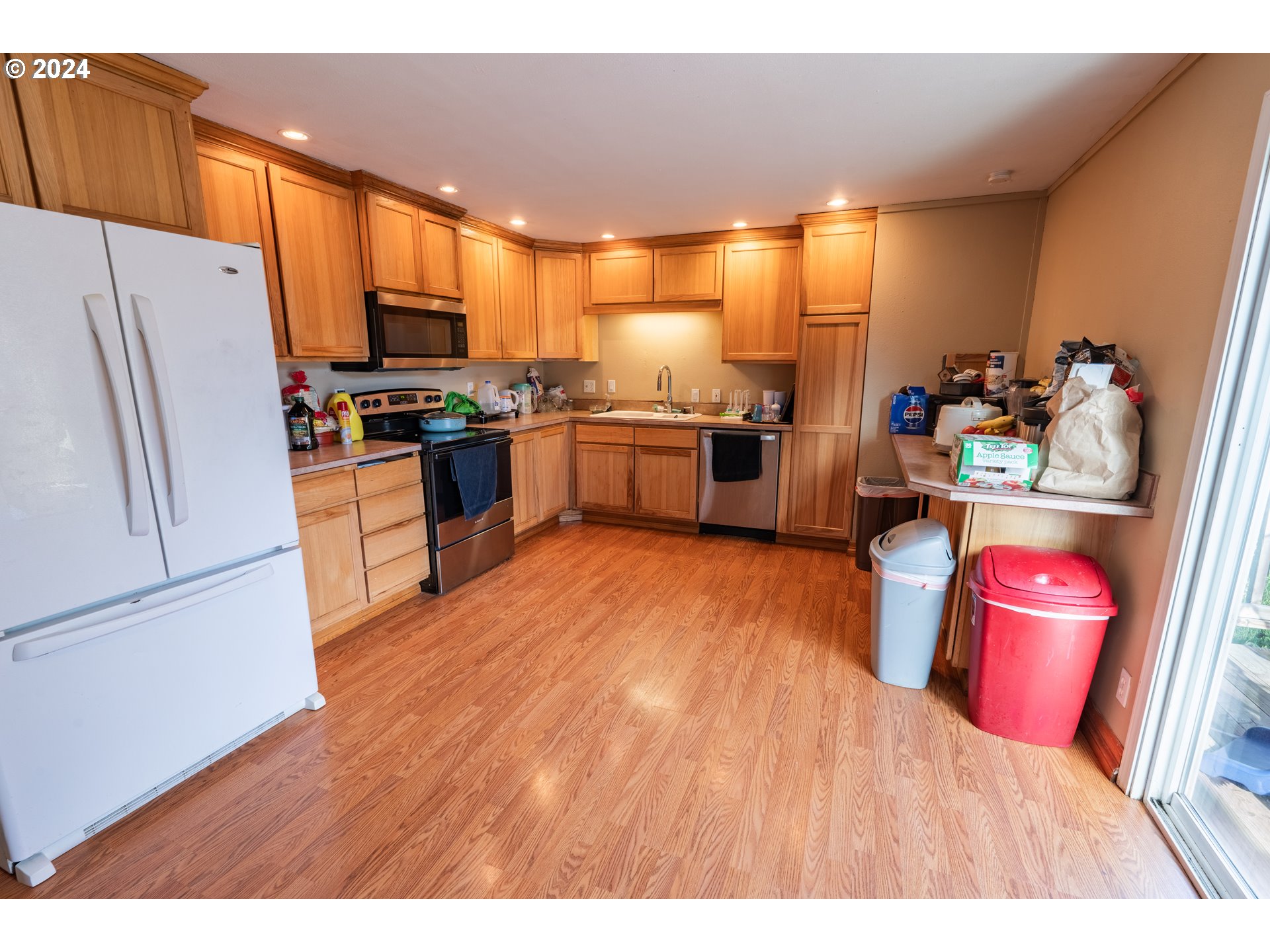 9111 Northeast 73rd Street Vancouver, WA 98662 - Photo 30 of 33 a kitchen with stainless steel appliances a refrigerator a sink dishwasher stove and oven with wooden floor