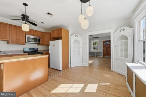 $275,000 | 7864 Beverly Boulevard, Upper Darby, PA 19082